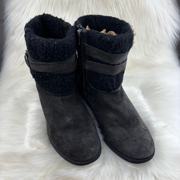UGG Blayre Black Leather Suede Winter Boots size 12 Woman’s - Picture 1 of 13
